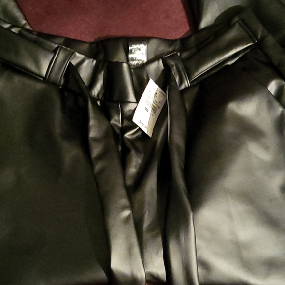 ASHLEY STEWART - Picture 3 of 4